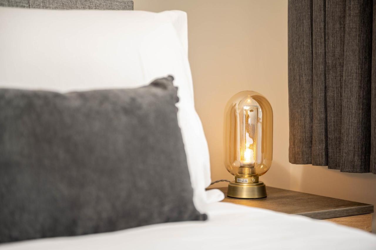 The Oaklands - Luxury Spacious 6-Bed, Near Solihull, Birmingham City, Jlr, Nec, Airport, Resorts World, Hs2 ภายนอก รูปภาพ