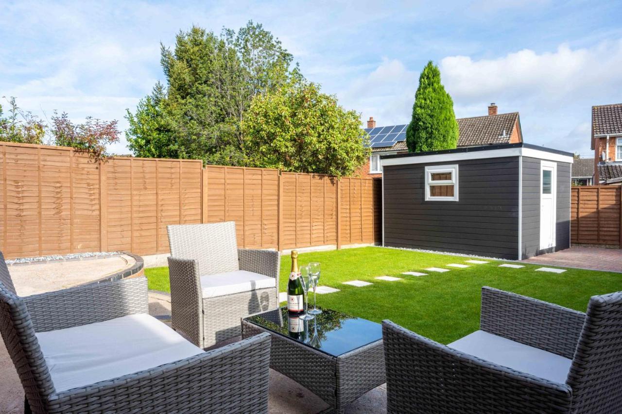 The Oaklands - Luxury Spacious 6-Bed, Near Solihull, Birmingham City, Jlr, Nec, Airport, Resorts World, Hs2 ภายนอก รูปภาพ
