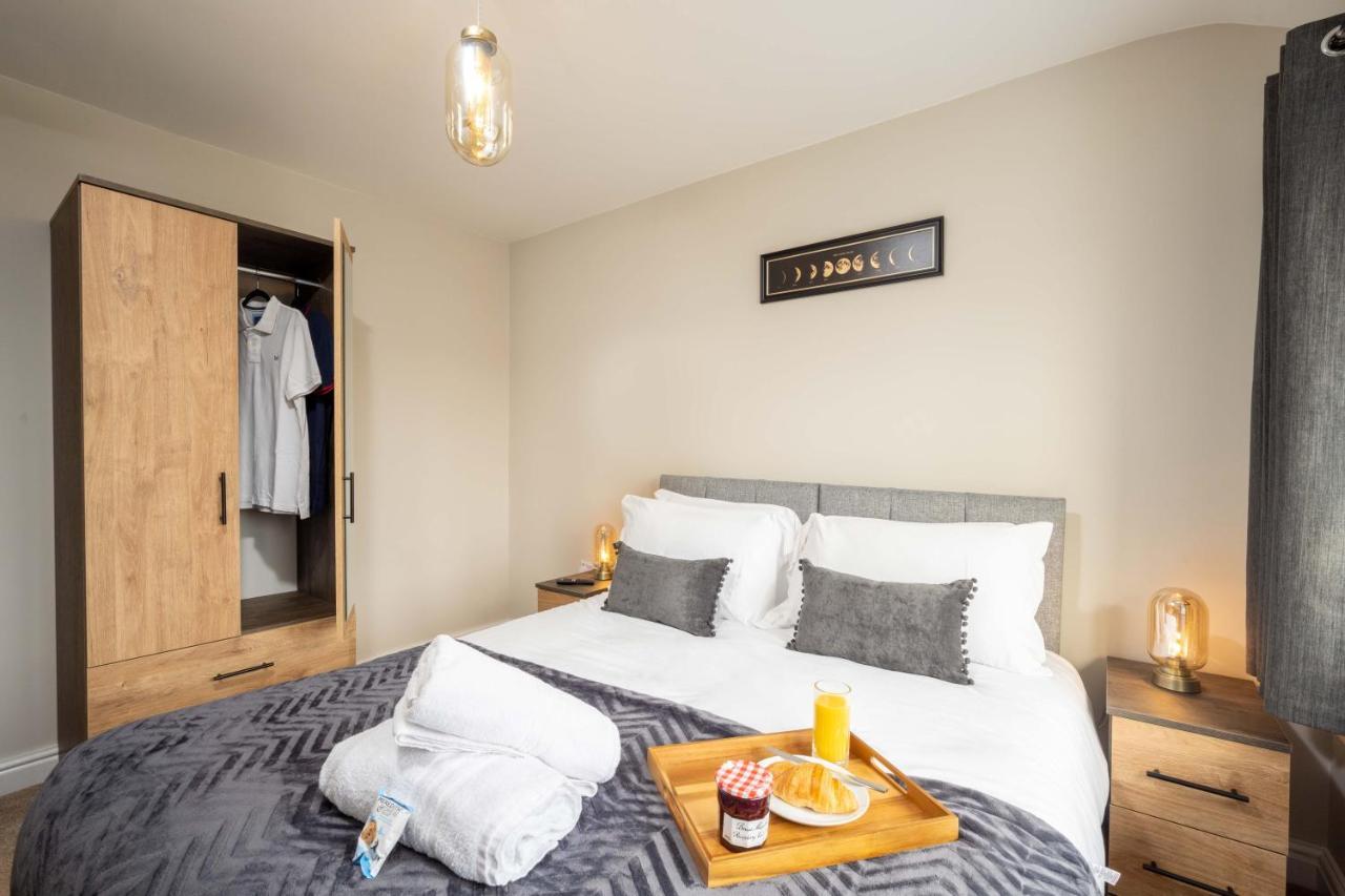 The Oaklands - Luxury Spacious 6-Bed, Near Solihull, Birmingham City, Jlr, Nec, Airport, Resorts World, Hs2 ภายนอก รูปภาพ