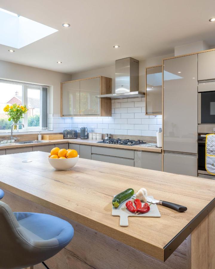 The Oaklands - Luxury Spacious 6-Bed, Near Solihull, Birmingham City, Jlr, Nec, Airport, Resorts World, Hs2 ภายนอก รูปภาพ