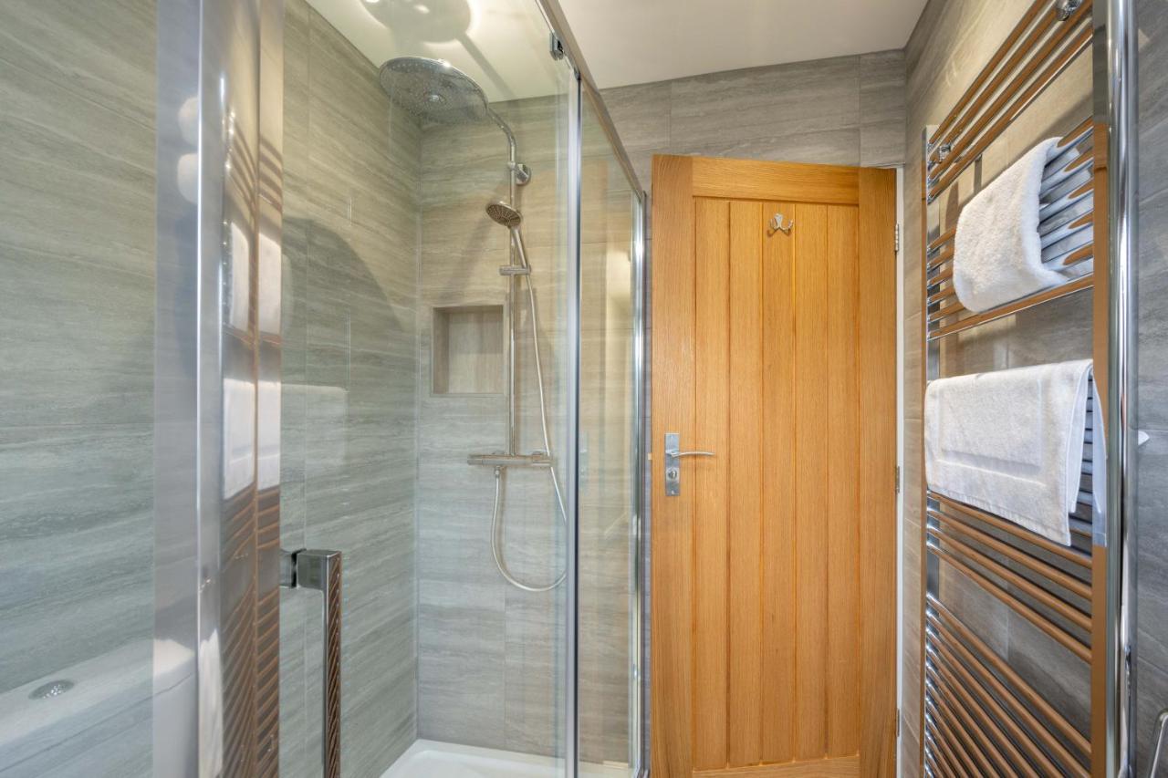 The Oaklands - Luxury Spacious 6-Bed, Near Solihull, Birmingham City, Jlr, Nec, Airport, Resorts World, Hs2 ภายนอก รูปภาพ