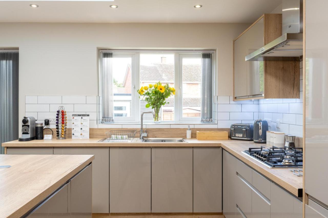 The Oaklands - Luxury Spacious 6-Bed, Near Solihull, Birmingham City, Jlr, Nec, Airport, Resorts World, Hs2 ภายนอก รูปภาพ