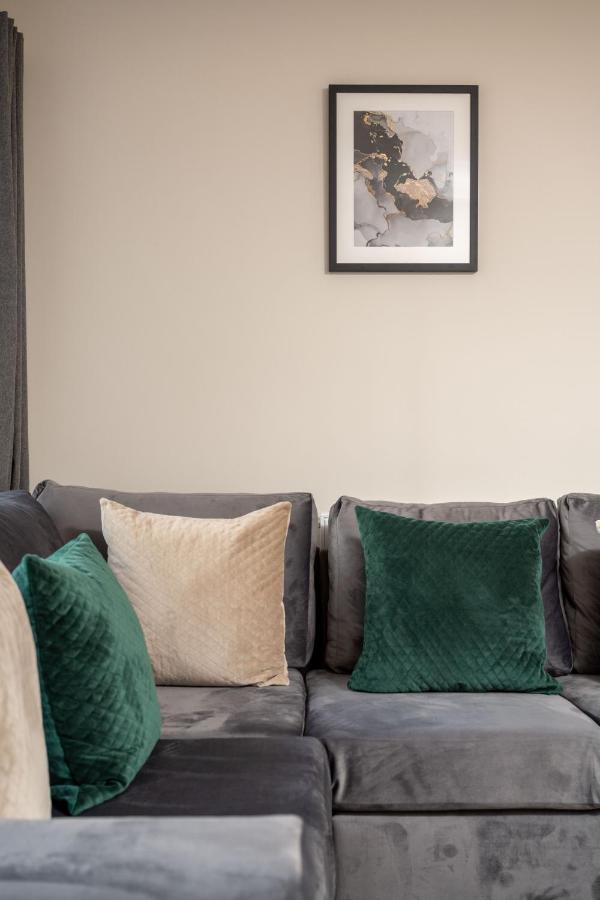 The Oaklands - Luxury Spacious 6-Bed, Near Solihull, Birmingham City, Jlr, Nec, Airport, Resorts World, Hs2 ภายนอก รูปภาพ