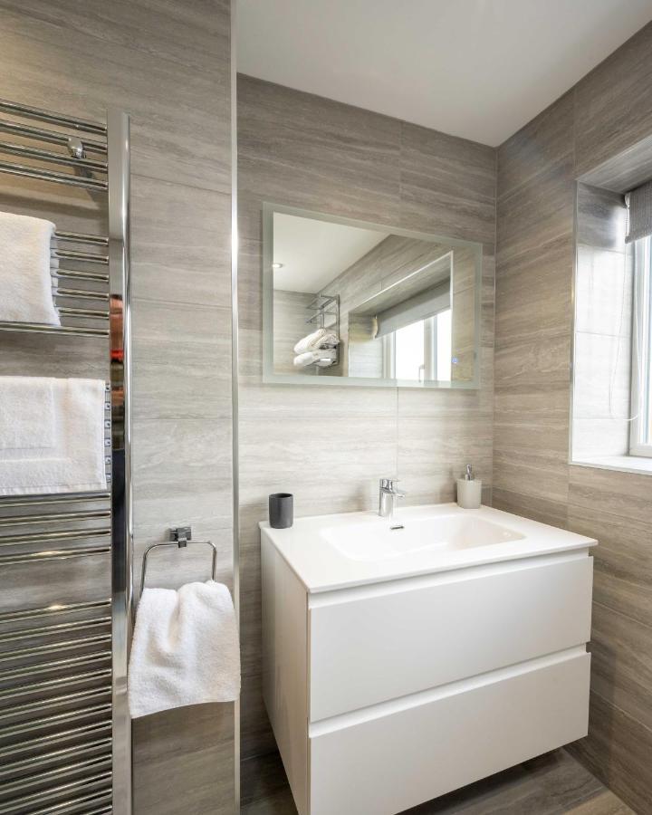The Oaklands - Luxury Spacious 6-Bed, Near Solihull, Birmingham City, Jlr, Nec, Airport, Resorts World, Hs2 ภายนอก รูปภาพ
